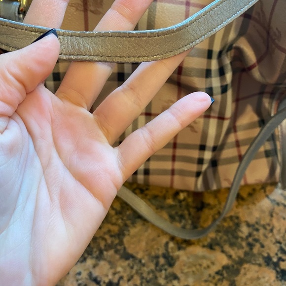 Burberry purse. authentic. - Picture 4 of 9